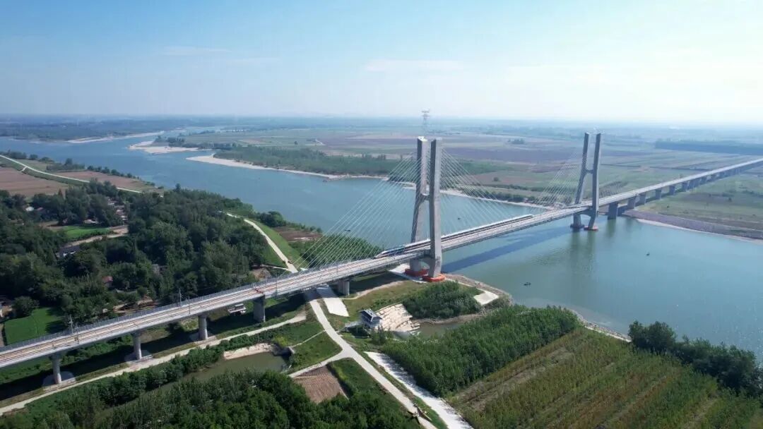 滬渝蓉高鐵武漢至宜昌段開通運(yùn)營